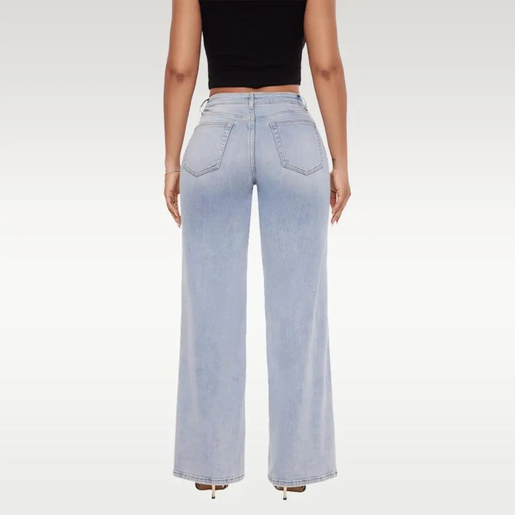 Wide-leg jeans fit detail